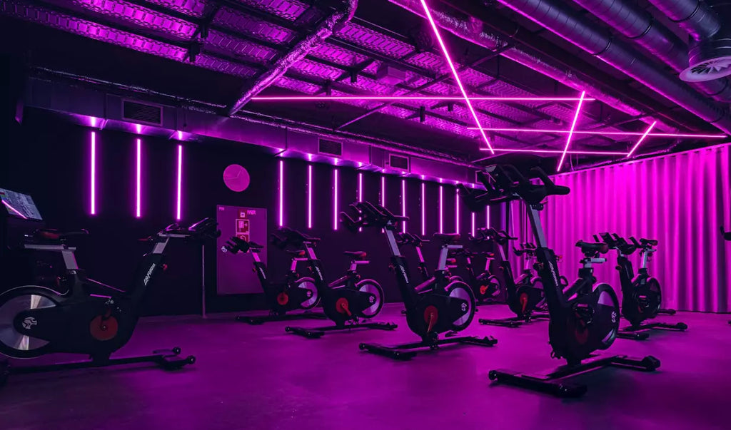 ELBGYM Berlin-Steglitz cycle studio with pink neon lights